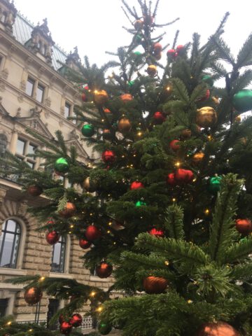 Tannenbaum mit Kugeln